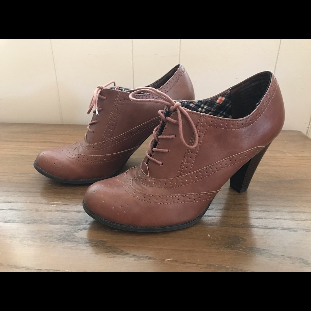 Laced brown heels.
